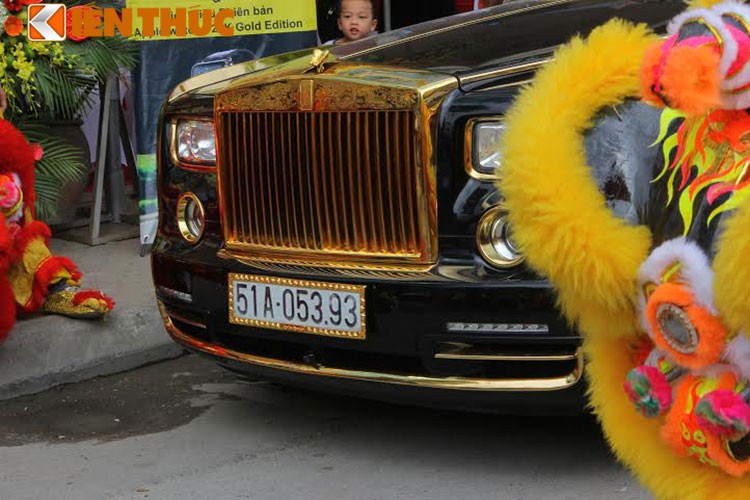 Xe sang Rolls-Royce va Hummer tien ty &quot;dat vang&quot; tai Ha Noi-Hinh-6